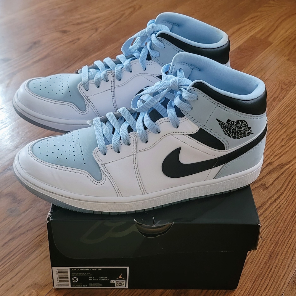 Nike Men's Air Jordan 1 Mid SE